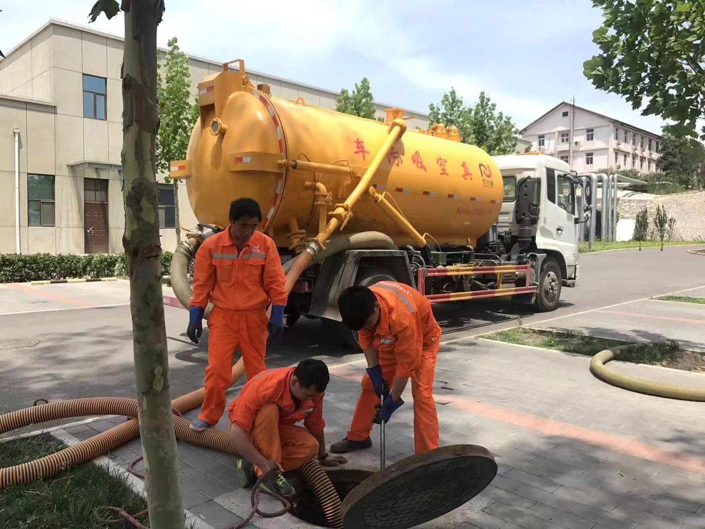 怀柔化粪池清理与5-8吨吸粪车施工效率分析